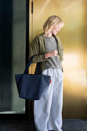 Сумка-шопер reisenthel shopper M водовідштовхуюча, темно-синя (Twist Navy)