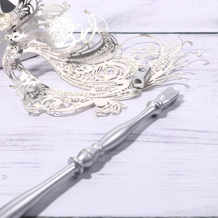 Венеціанська маска JewelryWe з держальником для жінок, металева маска з стразами для маскараду, аксесуари до костюма для Хелловіну, карнавалу, вечірки-маскараду (срібна)