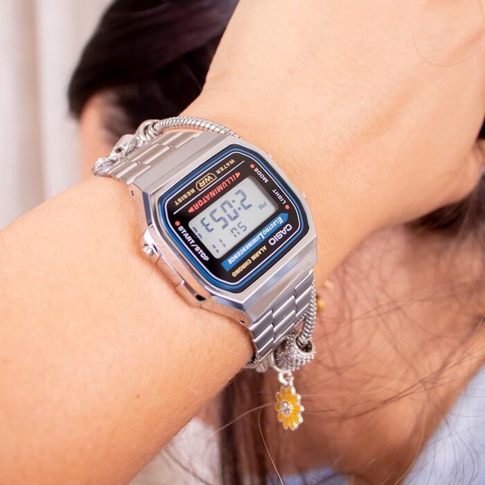 Цифровий унісекс-годинник Casio A168WA зі сталевим ремешком, сріблястий