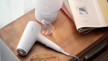 Фен для волосся Philips 5000 Series BHD500/00 з технологією ThermoShield, іонізацією, 2100 Вт, білий, з вузьким соплом та дифузором для об'єму