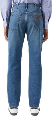 Чоловічі джинси Wrangler Foundation Regular Tapered Fit, колір Jagged, розмір 32W/32L Boone
