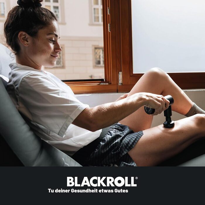 Міні-перкусійний масажер BLACKROLL® з підігрівом (Heat Head): електричний пістолет для масажу м'язів та фасцій, 4 насадки, 4 рівні інтенсивності, зарядка USB-C