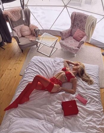 Червоний жіночий комплект спідньої білизни Obsessive: бюстгальтер, корсетний пояс та стрінг, подарункова коробка, S-M